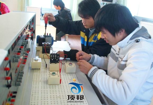 通用智能型電工電子電拖實(shí)驗(yàn)室設(shè)備(帶直流電機(jī)、三相可調(diào))