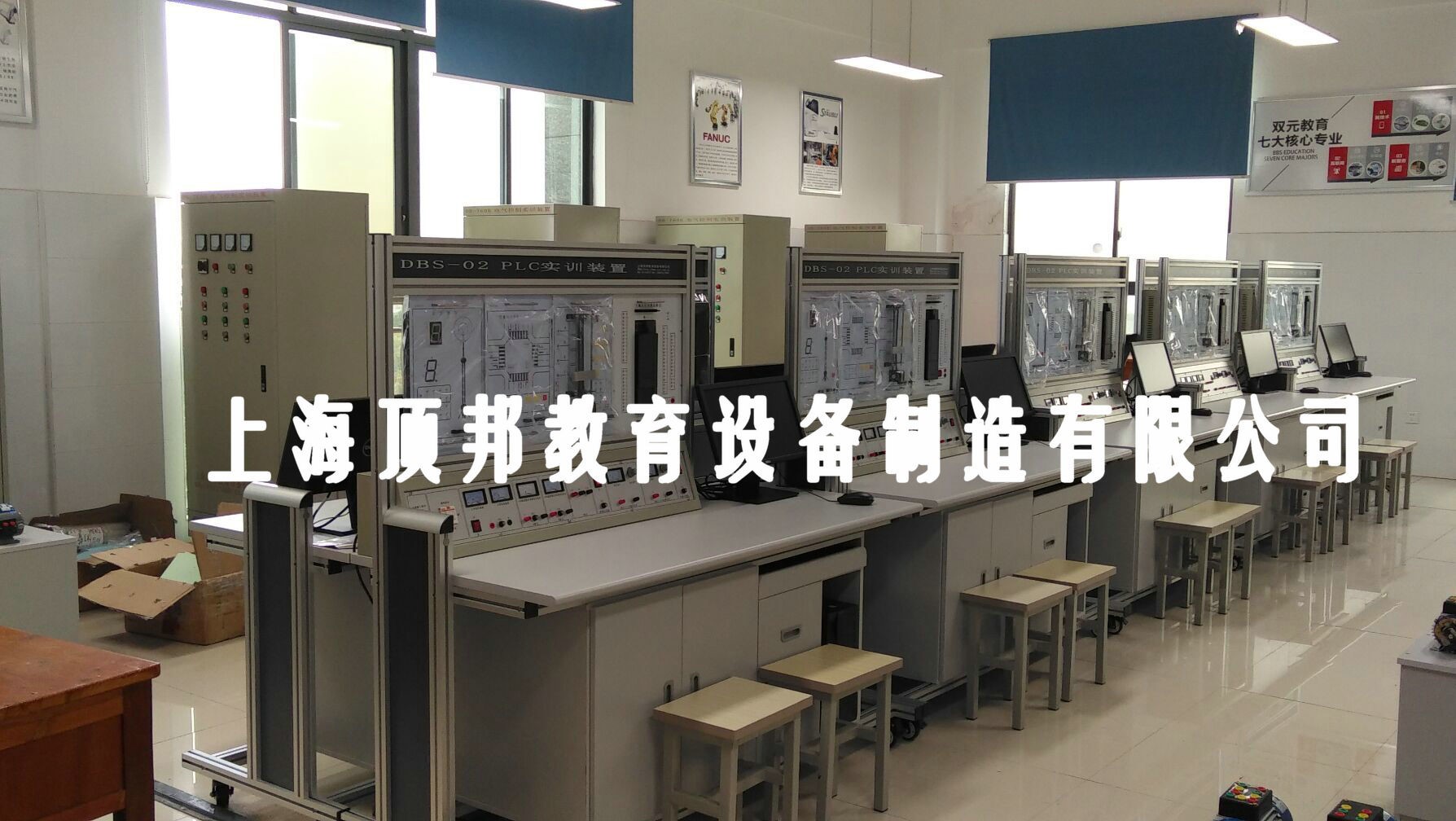 PLC可編程控制器實(shí)驗(yàn)裝置(圖3) 三菱PLC實(shí)訓(xùn)臺(tái)