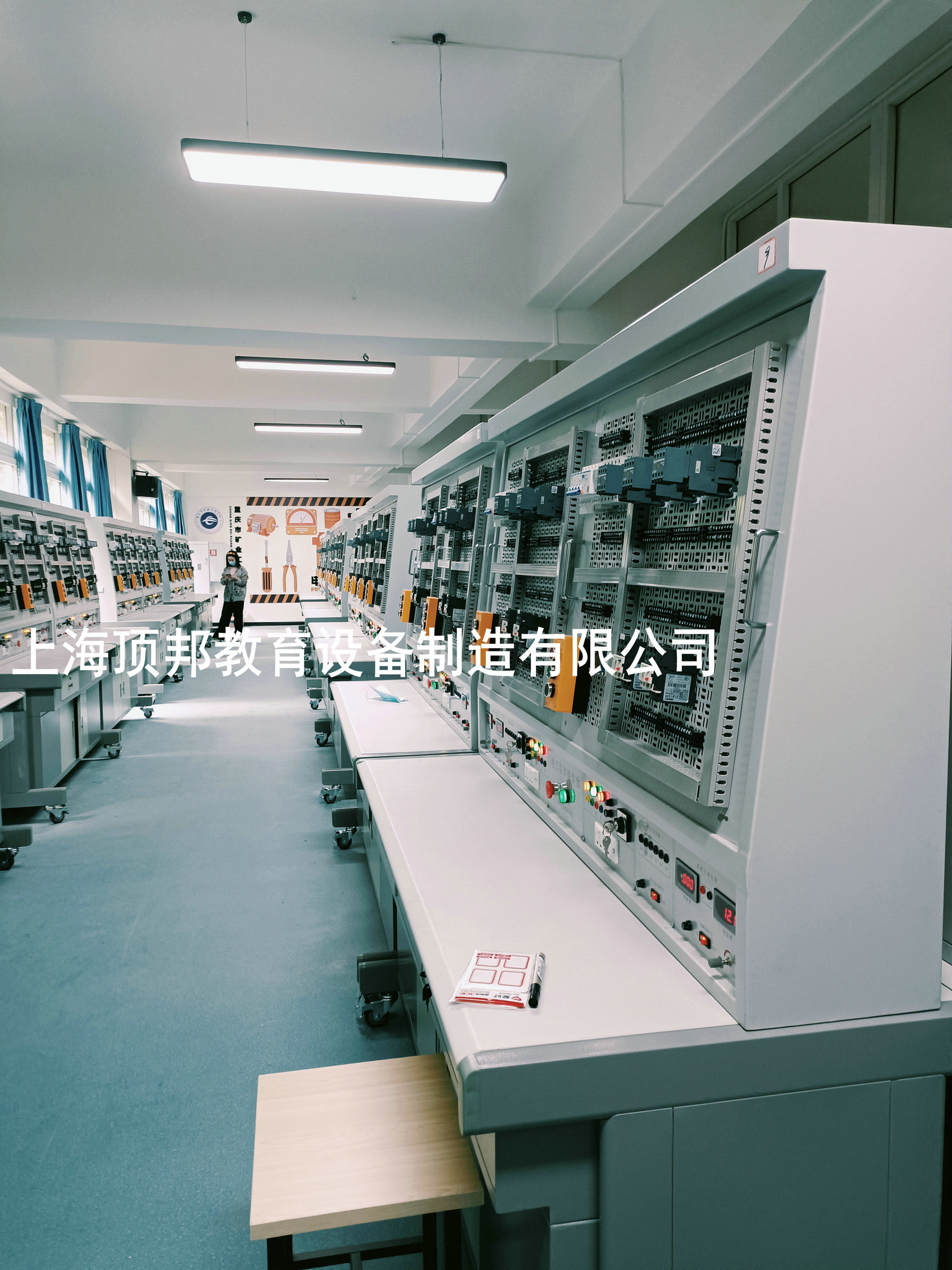 電工實訓臺(圖2) /uploads/allimg/220328/1-22032Q25F4310.jpg