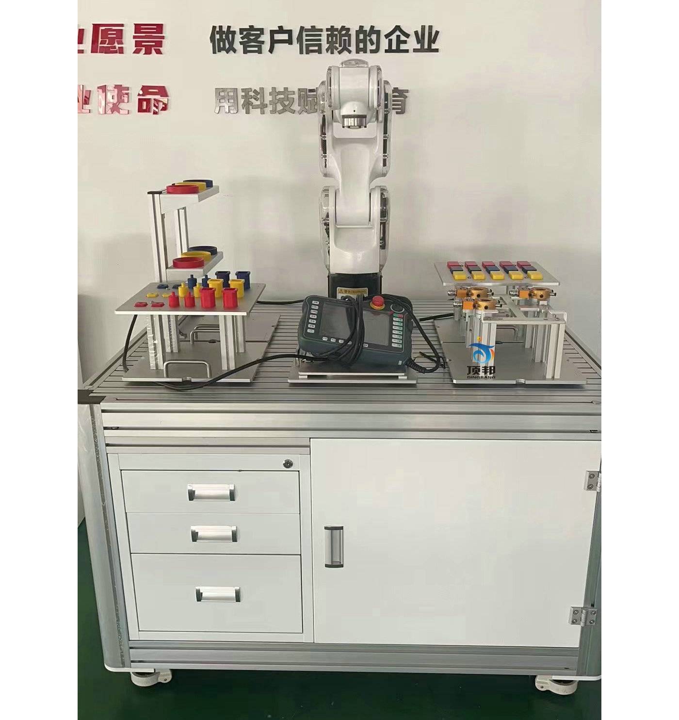 工業(yè)機器人拆裝與調(diào)試實訓臺,機器人拆裝實驗臺(圖1) 工業(yè)機器人拆裝實訓裝置