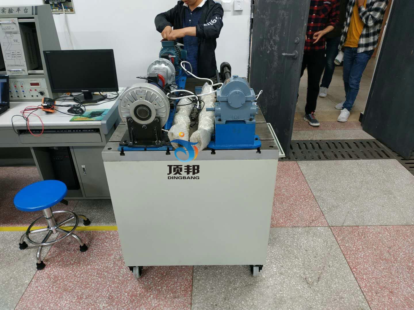 機械傳動方案創(chuàng)意組合及參數(shù)分析實驗臺(圖2) 機械傳動方案創(chuàng)意組合及參數(shù)分析實驗臺
