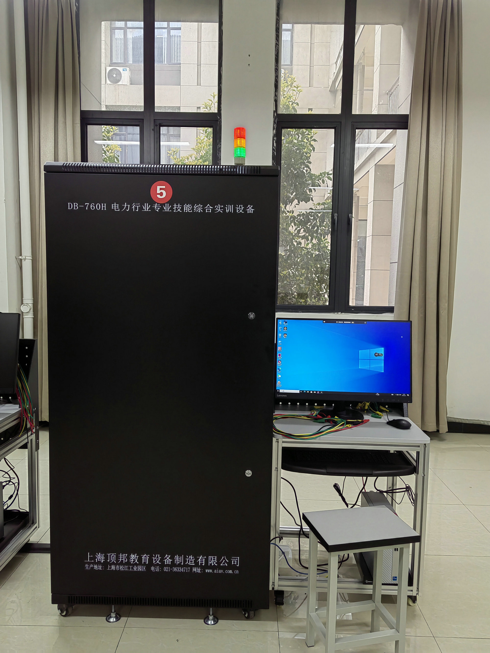 電工實(shí)訓(xùn)考核裝置(圖1) 電工實(shí)訓(xùn)考核裝置