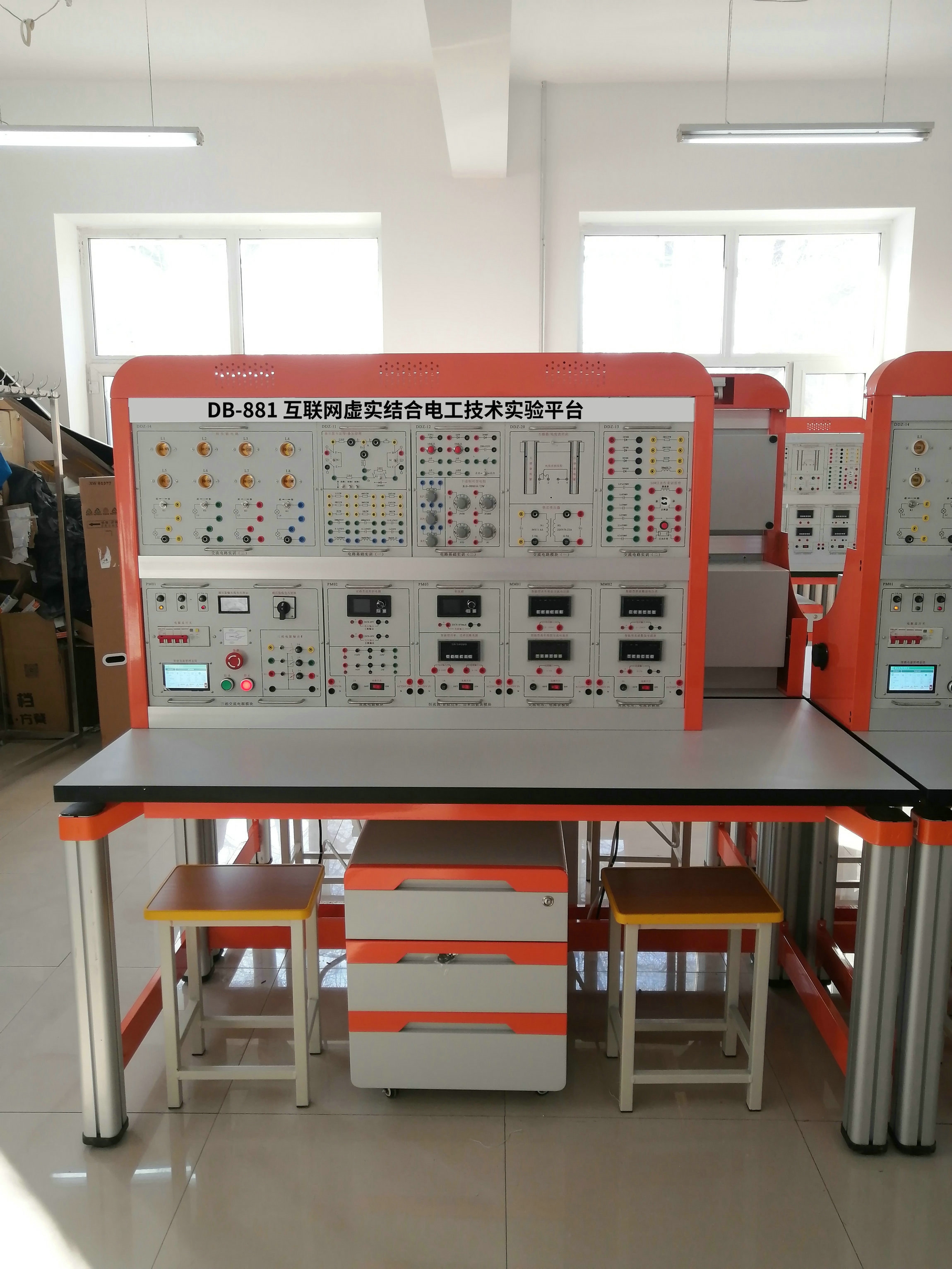 互聯(lián)網(wǎng)虛實結合電工技術實驗平臺